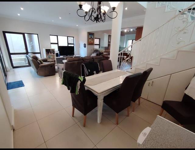 3 BEDROOM TOWNHOUSE FOR SALE IN IZINGA